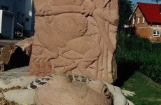 Krotenrelief fur Spielplatz