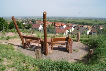 Sitzgruppe in der Pfalz 2 Sitzgruppe in der Pfalz 2